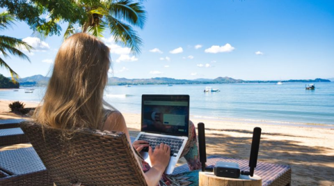 Een stabiele verbinding aan het strand, op een afgelegen eiland ergens in Madagaskar.