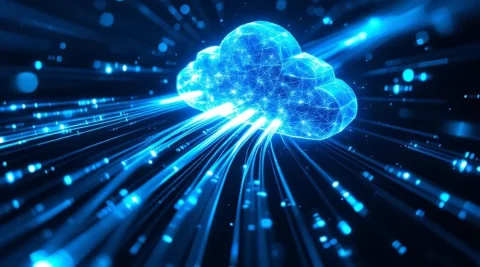 Luchtfoto van lichtgevende datapakketten door glasvezelkabels naar kristallijne cloudserverstructuren in de ruimte