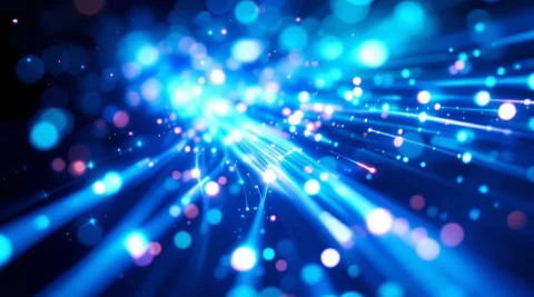 Glasvezelkabels met blauwe lichtpulsen die data transporteren door transparante kernen tegen donkerblauwe achtergrond